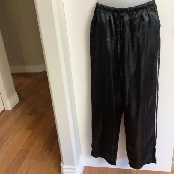 Women’s black satin Pajamas Sz Large - Picture 3 of 4
